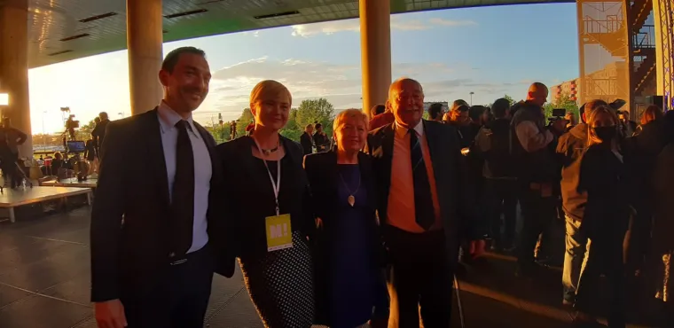 Vesela atmosfera nakon prvih rezultata u stožeru kandidat Tomislava Toma&scaron;evića