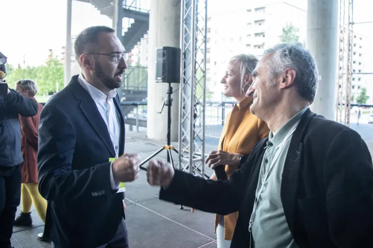 Atmosfera u stožeru Tomislava Toma&scaron;evića nakon zatvaranja birali&scaron;ta i prvih izlaznih anketa