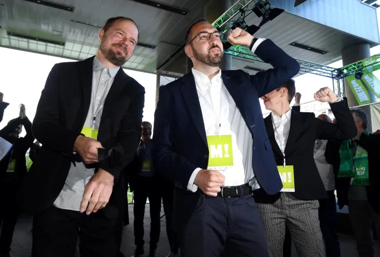 Atmosfera u stožeru Tomislava Toma&scaron;evića nakon zatvaranja birali&scaron;ta i prvih izlaznih anketa