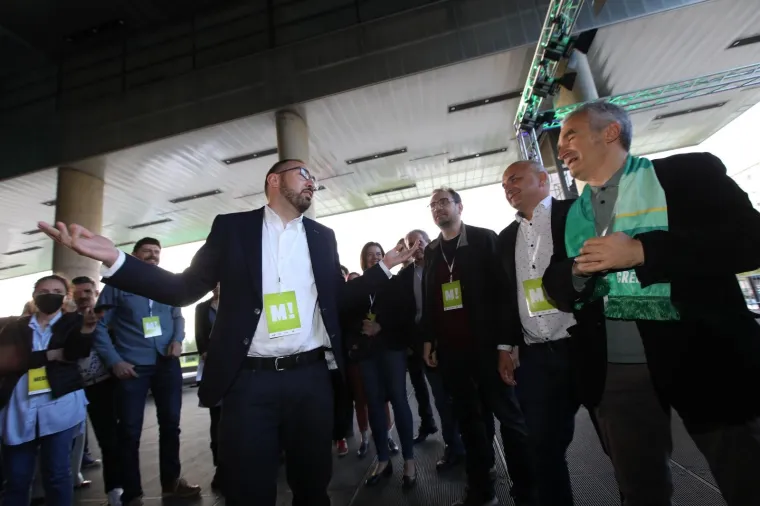 Atmosfera u stožeru Tomislava Toma&scaron;evića nakon zatvaranja birali&scaron;ta i prvih izlaznih anketa