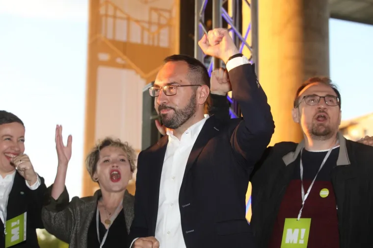 Atmosfera u stožeru Tomislava Toma&scaron;evića koji uvjerljivo vodi