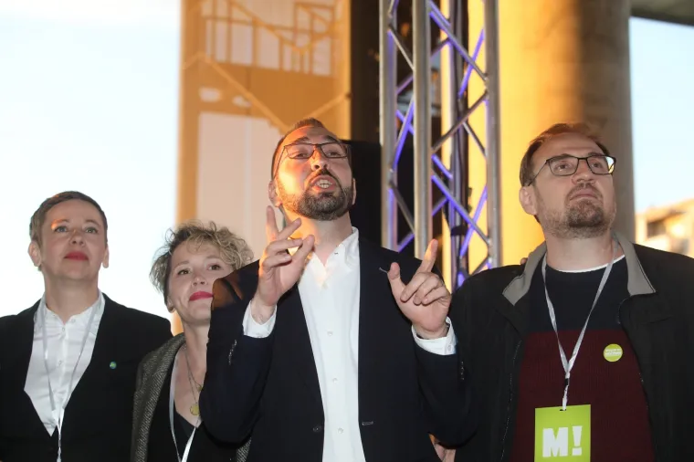 Atmosfera u stožeru Tomislava Toma&scaron;evića koji uvjerljivo vodi