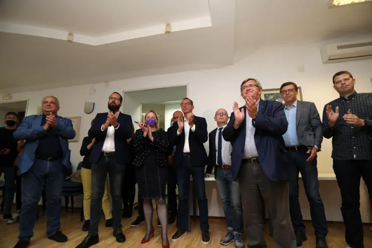 SDP pobjeđuje u Rijeci; Obersnel podržao Filipovića pa potočio i šampanjac