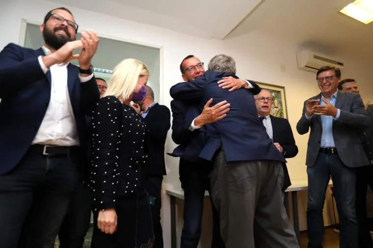 SDP pobjeđuje u Rijeci; Obersnel podržao Filipovića pa potočio i šampanjac