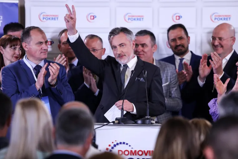 Nakon objave rezultata &Scaron;koro se obratio javnosti, priznao poraz i čestitao Toma&scaron;eviću