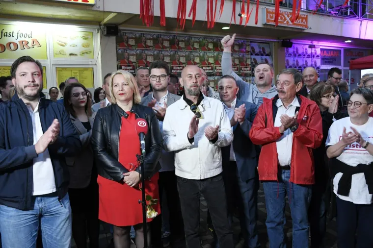 Slavlje nakon rezultata izbora u stožeru sisačke gradonačelnice