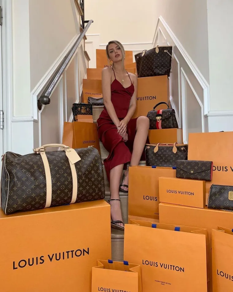 KORONA IZAZVALA KRIZU, KAŽETE? Možda kod vas, ali zlatna mladež i dalje sjajno živi i to vrlo rado pokazuje