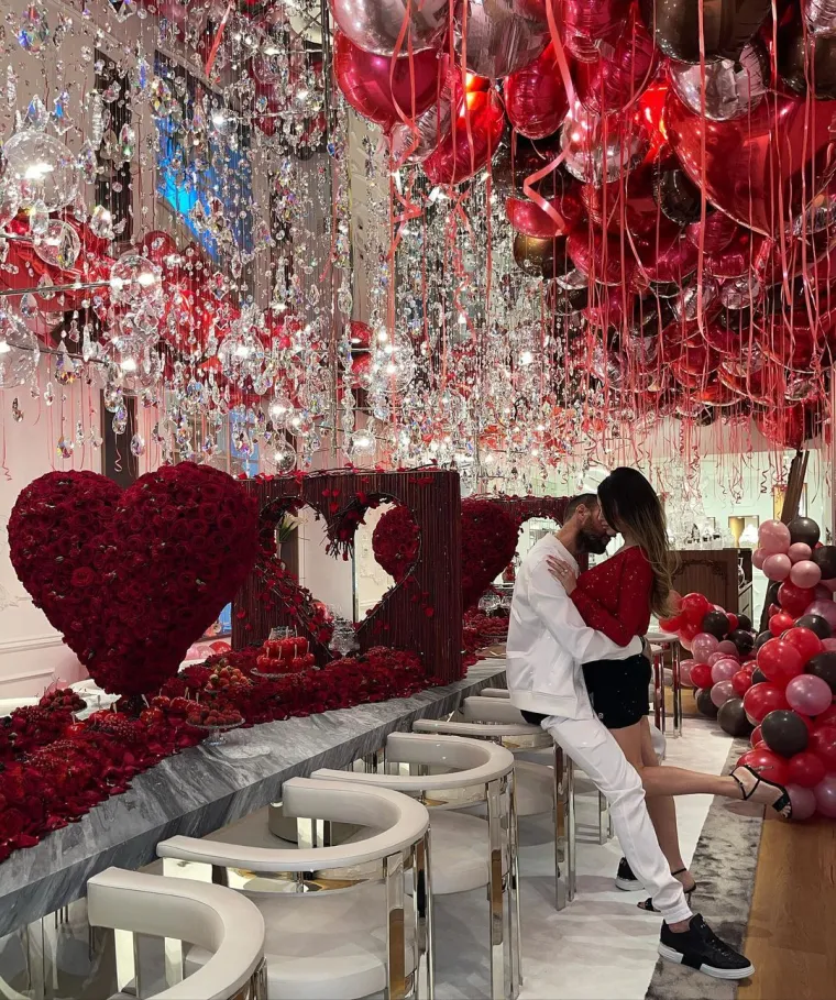 KORONA IZAZVALA KRIZU, KAŽETE? Možda kod vas, ali zlatna mladež i dalje sjajno živi i to vrlo rado pokazuje