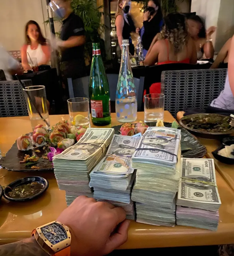 KORONA IZAZVALA KRIZU, KAŽETE? Možda kod vas, ali zlatna mladež i dalje sjajno živi i to vrlo rado pokazuje