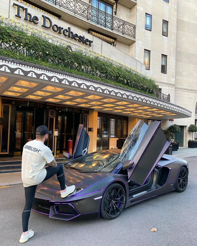 KORONA IZAZVALA KRIZU, KAŽETE? Možda kod vas, ali zlatna mladež i dalje sjajno živi i to vrlo rado pokazuje