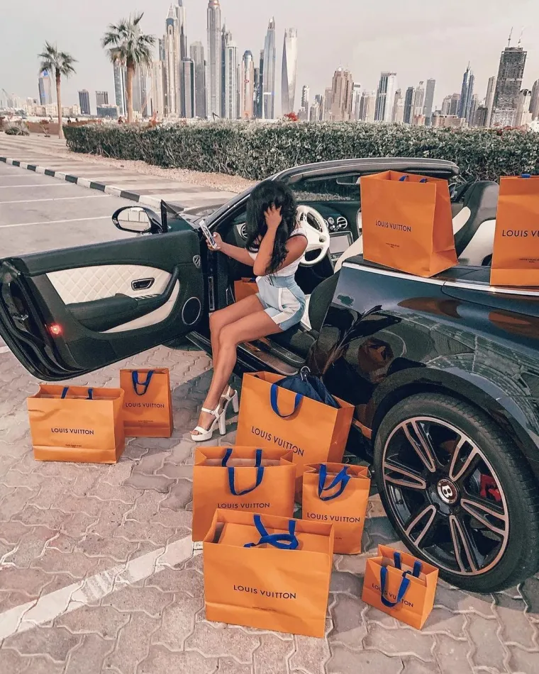 KORONA IZAZVALA KRIZU, KAŽETE? Možda kod vas, ali zlatna mladež i dalje sjajno živi i to vrlo rado pokazuje