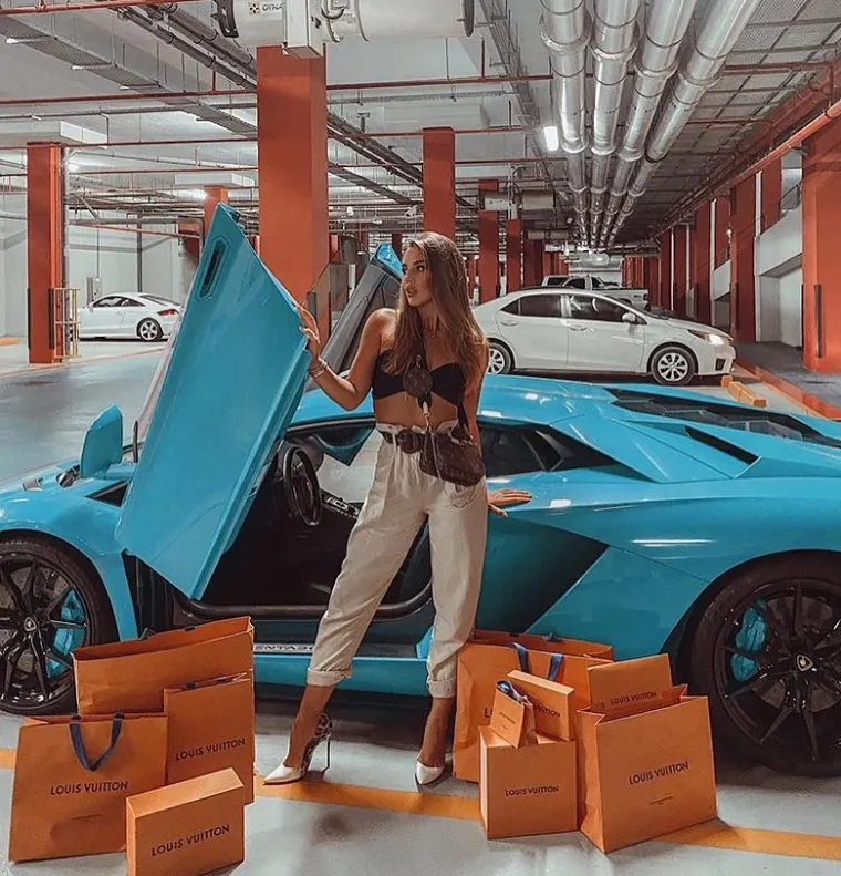 KORONA IZAZVALA KRIZU, KAŽETE? Možda kod vas, ali zlatna mladež i dalje sjajno živi i to vrlo rado pokazuje