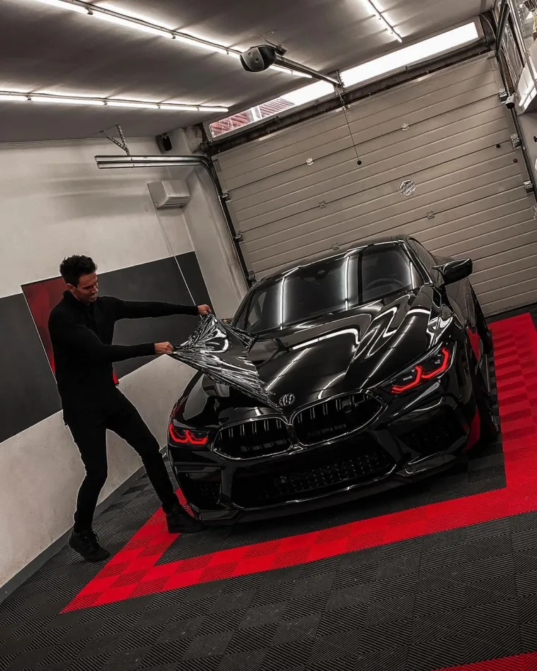 KORONA IZAZVALA KRIZU, KAŽETE? Možda kod vas, ali zlatna mladež i dalje sjajno živi i to vrlo rado pokazuje