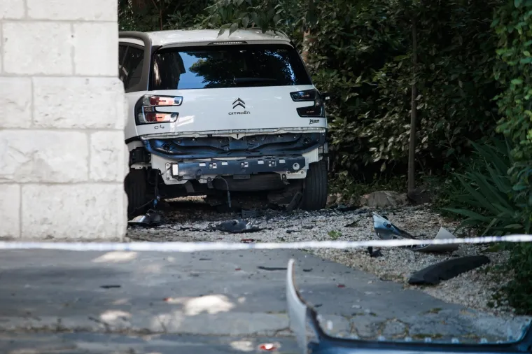 U Splitu eksplozija usred noći: Ispod automobila postavljena bomba. Policija na terenu