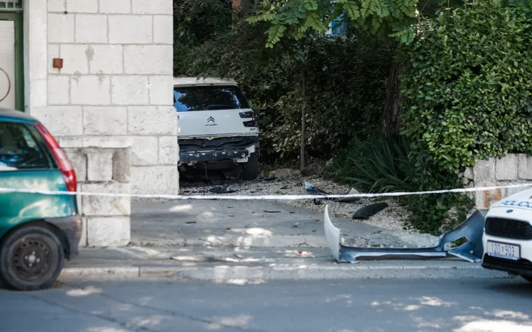 U Splitu eksplozija usred noći: Ispod automobila postavljena bomba. Policija na terenu