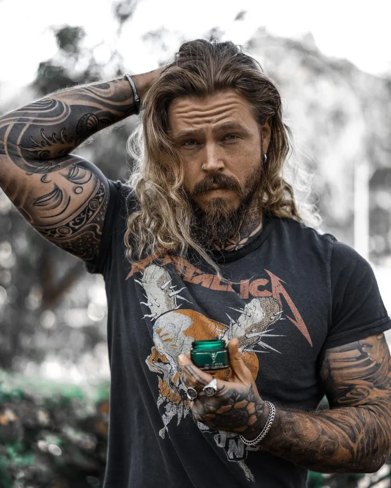 Ipak, s godinama se uspio rije&scaron;iti pretilosti, pa postao tip za kojem uzdi&scaron;u mnogobrojne žene.