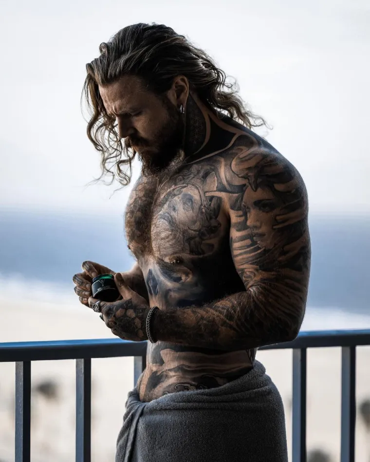 Prepoznajete li ga? Nekoć su mu cure prilazile samo da prepi&scaron;u zadaću, a danas je faca koja u nesvijest baca