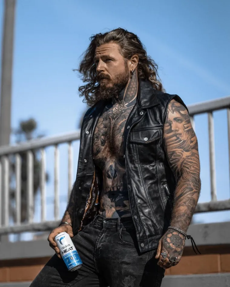 Prepoznajete li ga? Nekoć su mu cure prilazile samo da prepi&scaron;u zadaću, a danas je faca koja u nesvijest baca