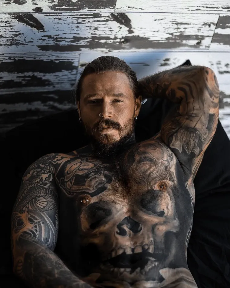 Prepoznajete li ga? Nekoć su mu cure prilazile samo da prepi&scaron;u zadaću, a danas je faca koja u nesvijest baca