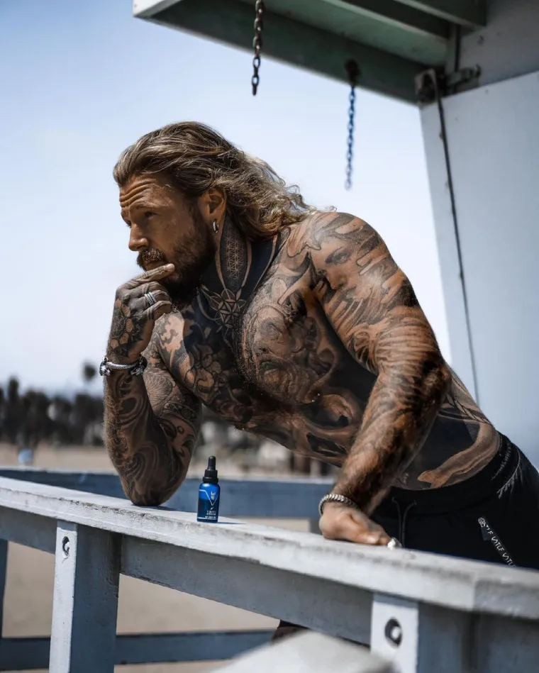 Prepoznajete li ga? Nekoć su mu cure prilazile samo da prepi&scaron;u zadaću, a danas je faca koja u nesvijest baca