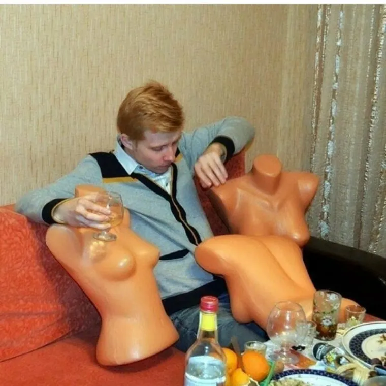 Ovi ljudi se najozbiljnije nadaju da će uz ovakve fotografije naći srodne du&scaron;e