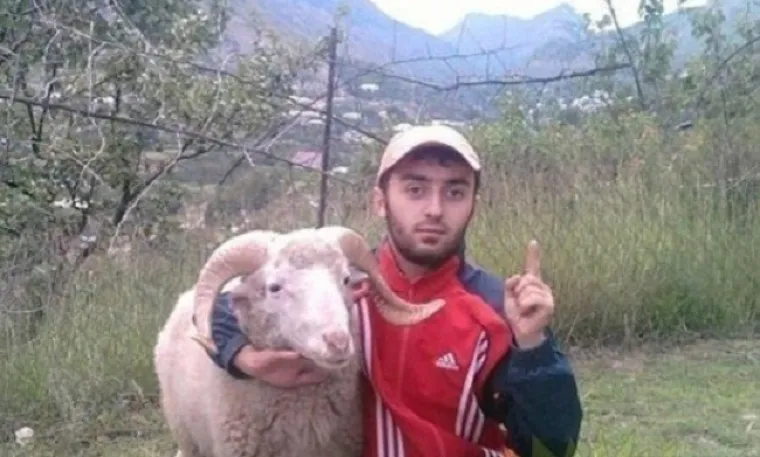 Ovi ljudi se najozbiljnije nadaju da će uz ovakve fotografije naći srodne du&scaron;e