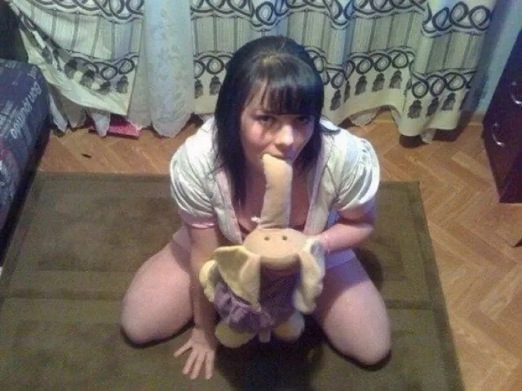 Ovi ljudi se najozbiljnije nadaju da će uz ovakve fotografije naći srodne du&scaron;e