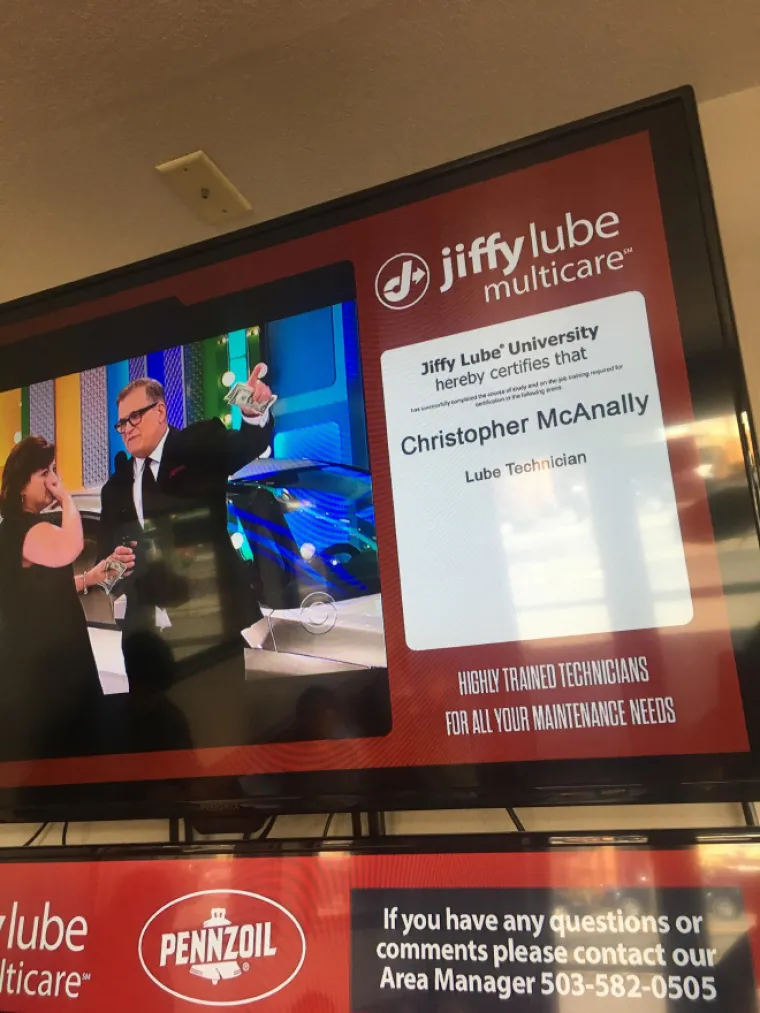 Jadni ovi ljudi, čim se predstave, svi u krugu od stotinu metara popadaju od smijeha