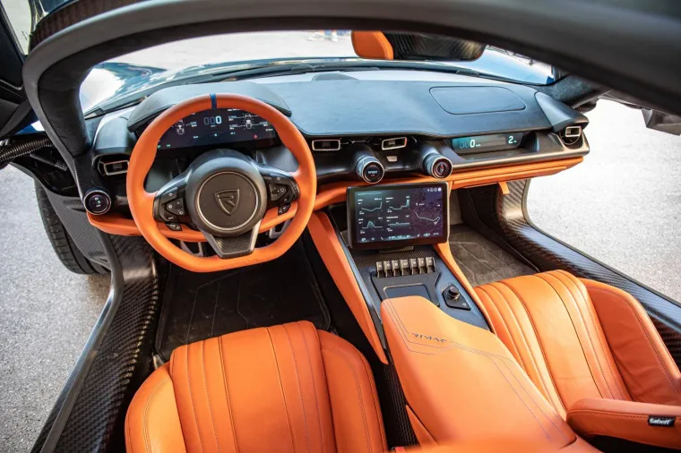  Potencijalni kupci dolaze na predstavljanje novog Rimčeva automobila