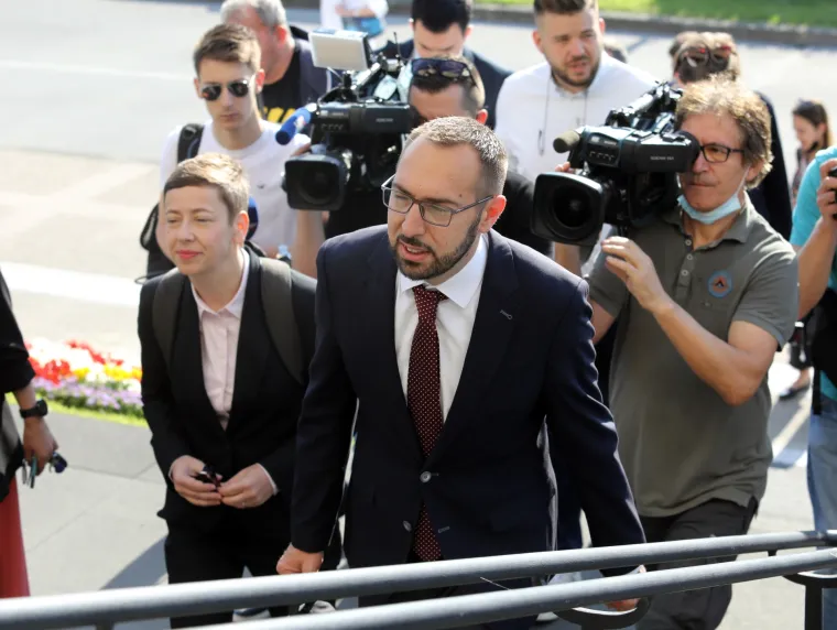 Tomislav Toma&scaron;ević preuzima dužnost gradonačelnika Zagreba: Prvi dan na posao zakasnio zbog 'vi&scaron;e sile'
