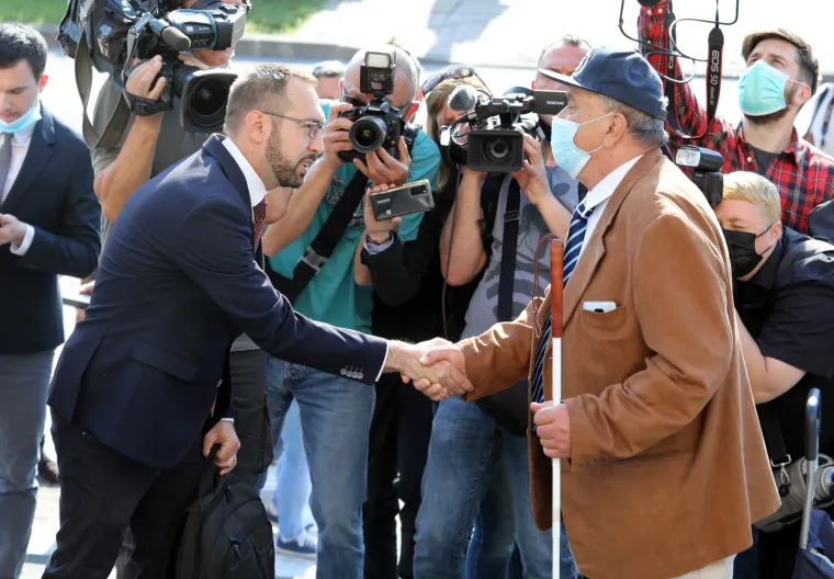 Tomislav Toma&scaron;ević preuzima dužnost gradonačelnika Zagreba: Prvi dan na posao zakasnio zbog 'vi&scaron;e sile'