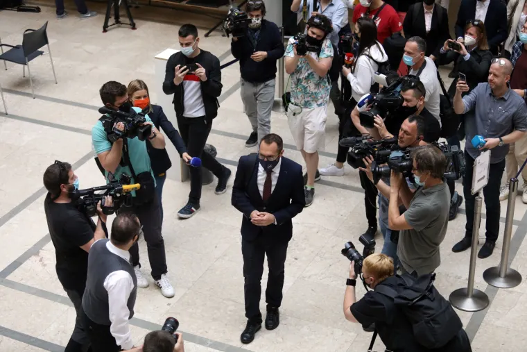 Tomislav Toma&scaron;ević preuzima dužnost gradonačelnika Zagreba: Prvi dan na posao zakasnio zbog 'vi&scaron;e sile'