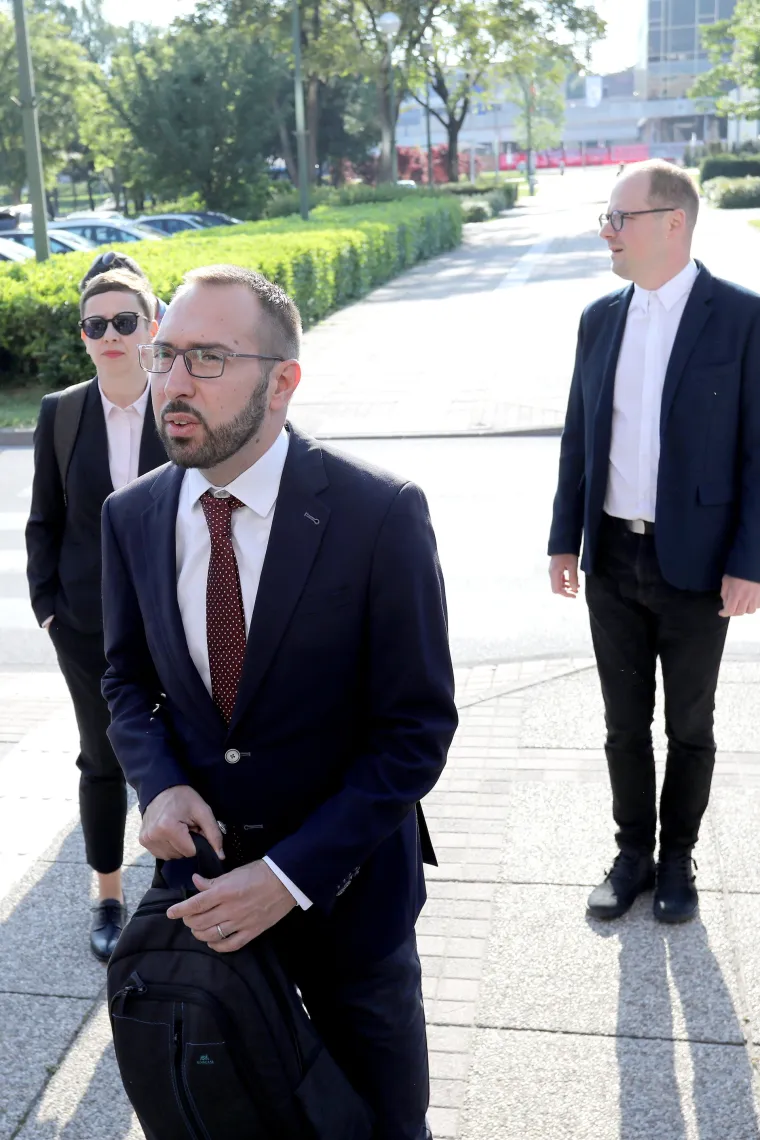 Tomislav Toma&scaron;ević preuzima dužnost gradonačelnika Zagreba: Prvi dan na posao zakasnio zbog 'vi&scaron;e sile'