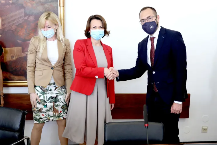 Toma&scaron;evića dočekale Pavičić Vukičević i dvije pročenice: 'Financijsko stanje Grada je lo&scaron;e'