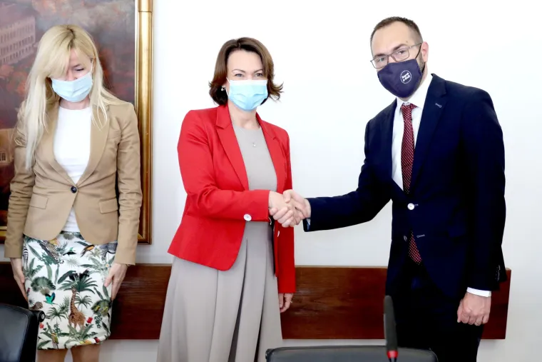 Toma&scaron;evića dočekale Pavičić Vukičević i dvije pročenice: 'Financijsko stanje Grada je lo&scaron;e'