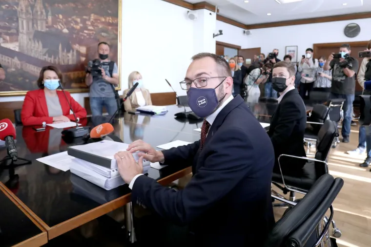 Toma&scaron;evića dočekale Pavičić Vukičević i dvije pročenice: 'Financijsko stanje Grada je lo&scaron;e'