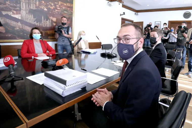Toma&scaron;evića dočekale Pavičić Vukičević i dvije pročenice: 'Financijsko stanje Grada je lo&scaron;e'
