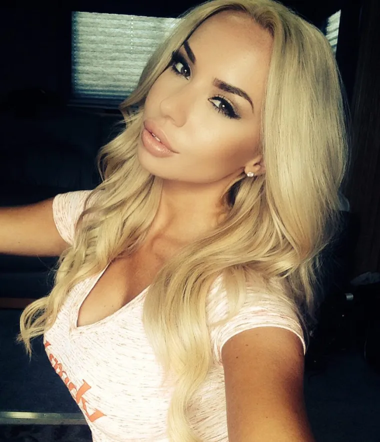 Ipak, sreća joj se nasmije&scaron;ila kada je upoznala Hugha Hefnera i kada je dobila ulogu modela u Playboyu.