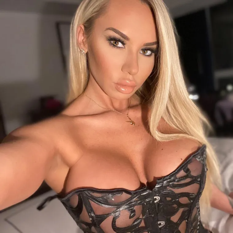 Nekoć je gladovala, preživljavala na uzorcima hrane, a danas pati jedino kada mora čekati na novi Porsche