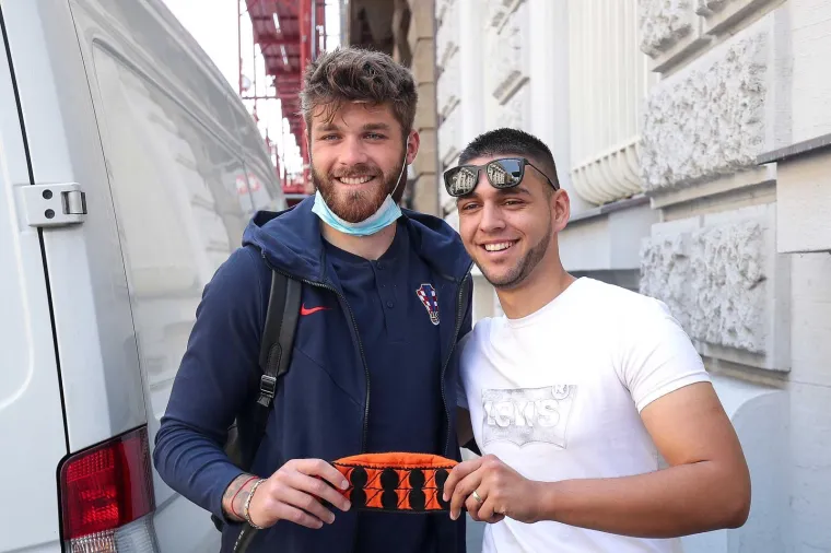 Izborniku Daliću za ovu utakmicu priključili su se mladireprezentativci koji su s U21 reprezentacijom igrali četvrtfinale U21 Eura: Jo&scaron;ko Gvardiol, Luka Ivanu&scaron;ec i Domagoj Bradarić. Na fotografiji: Duje Ćaleta-Car.