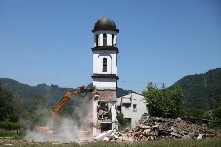 Fata Orlović napokon dočekala pravdu: Pogledajte ru&scaron;enje pravoslavne crkve kod Srebrenice