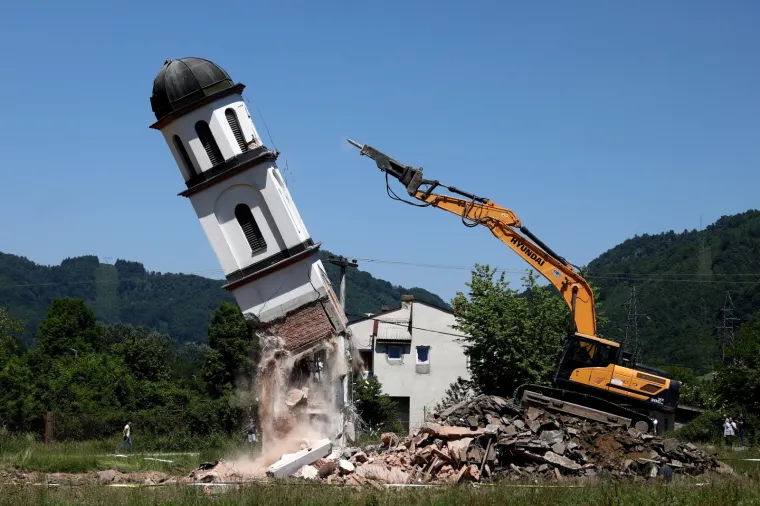 Fata Orlović napokon dočekala pravdu: Pogledajte ru&scaron;enje pravoslavne crkve kod Srebrenice
