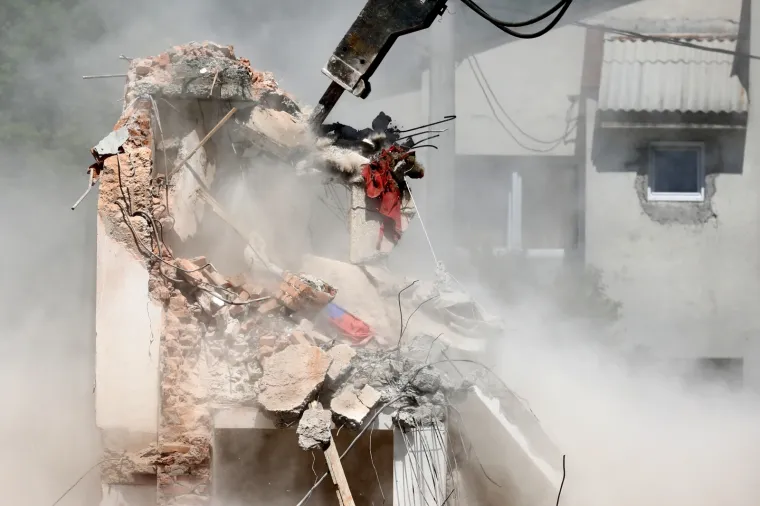 Fata Orlović napokon dočekala pravdu: Pogledajte ru&scaron;enje pravoslavne crkve kod Srebrenice