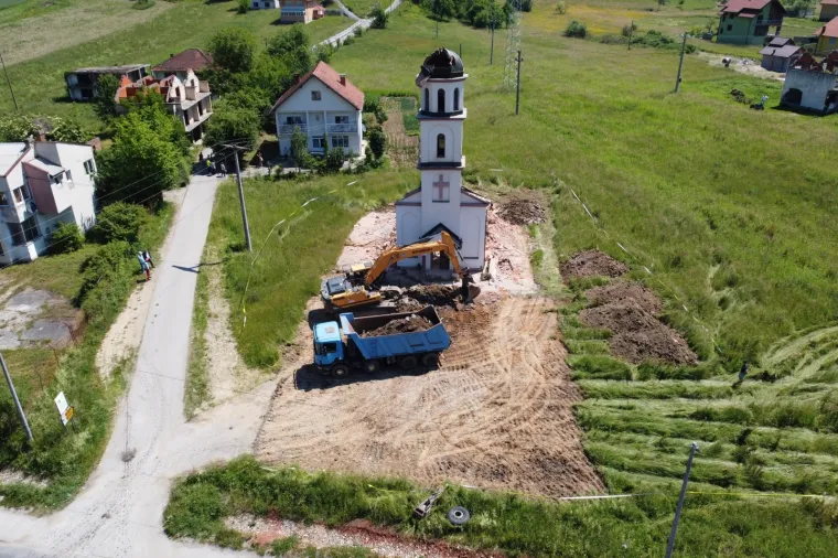 Fata Orlović napokon dočekala pravdu: Pogledajte ru&scaron;enje pravoslavne crkve kod Srebrenice