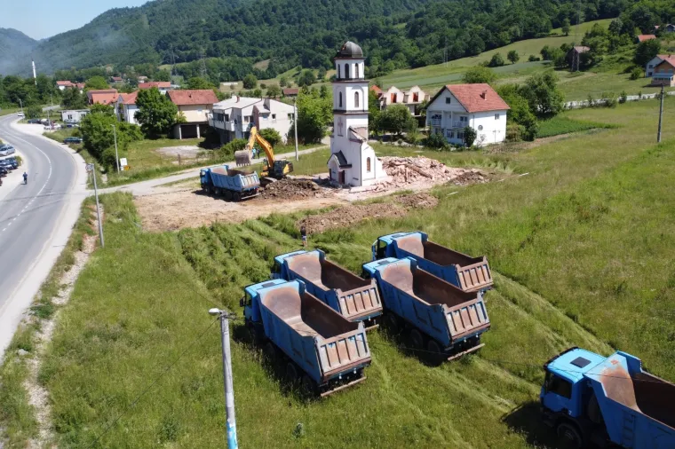 Fata Orlović napokon dočekala pravdu: Pogledajte ru&scaron;enje pravoslavne crkve kod Srebrenice