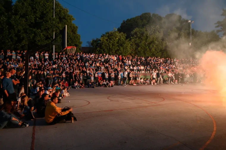 Na igrali&scaron;tu Mornarica navijači Tornada organizirano su gledali finalnu utakmicu prvenstva Hrvatske između Zadra i Splita
