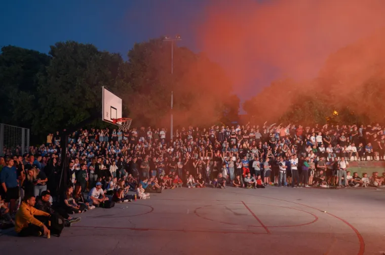 Na igrali&scaron;tu Mornarica navijači Tornada organizirano su gledali finalnu utakmicu prvenstva Hrvatske između Zadra i Splita