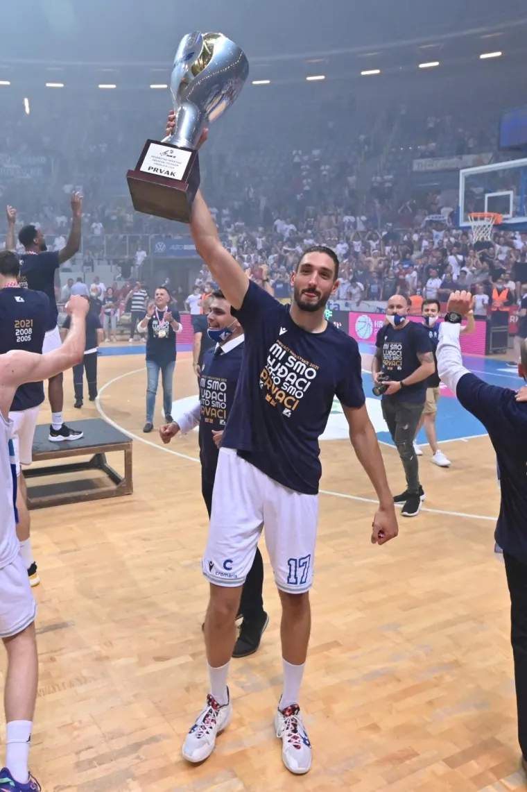 Nevjerojatna atmosfera u Vi&scaron;njiku, ko&scaron;arka&scaron;i Zadra s tisućama navijača slave titulu