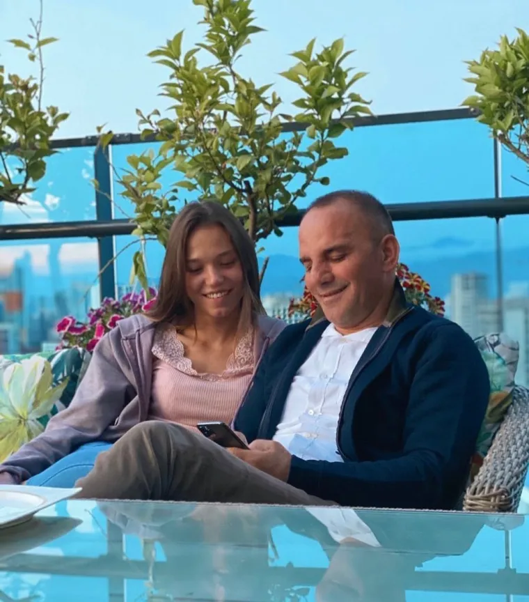 Kristina je Galipu u međuvremenu rodila sina, pa tehnički gledano sveukupno imaju trideset i jedno dijete.