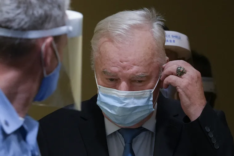 Sva lica krvnika iz sudnice: Ratko Mladić se smijao i gestikulirao za kamere!